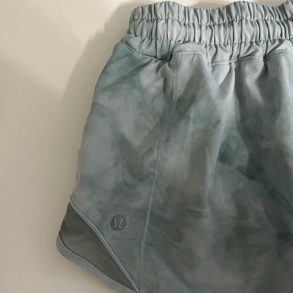 Lululemon Hotty Hot Shorts - Picture 3 of 4